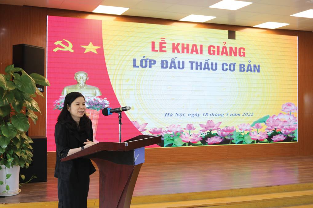 Bà Phạm Minh Yến - Phó giám đốc Trung tâm Hỗ trợ Đấu thầu